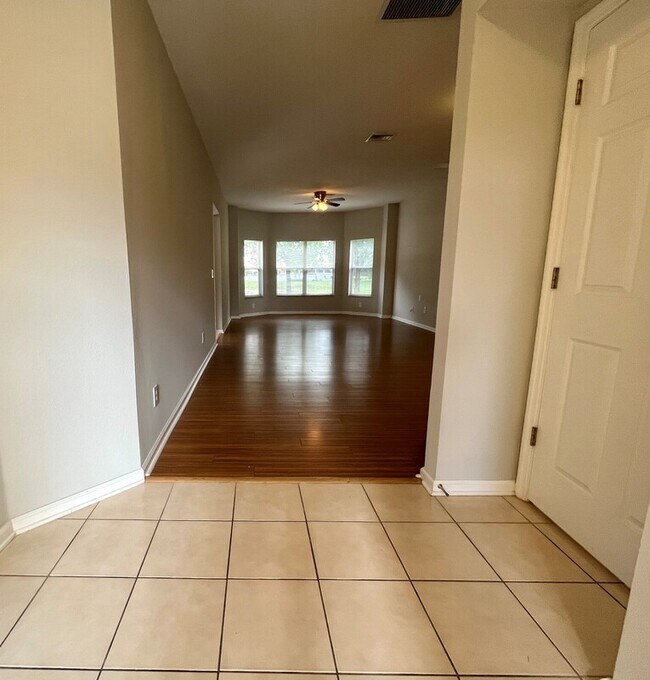 Foto del edificio - 342 Fern Lake Dr