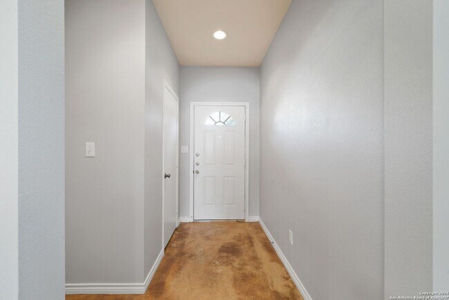 Foto del edificio - 3 Bedroom and 2.5 Bathroom located in The Gardens at The Summit Subdivision