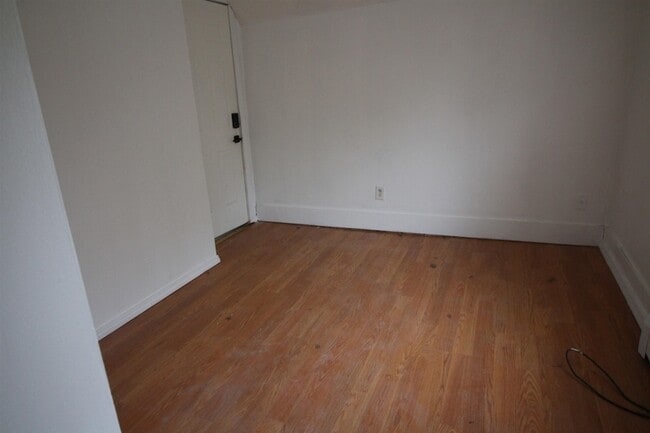 Building Photo - 11 Elm St
