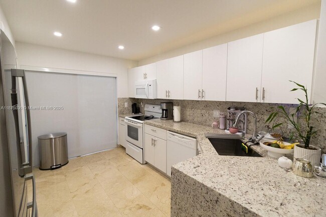 Foto del edificio - 5775 NW 109th Ave