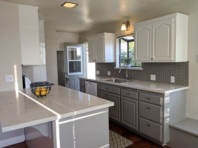 Building Photo - 106 Indio Dr