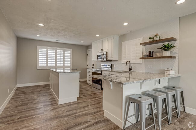 Building Photo - 660 S 400 E