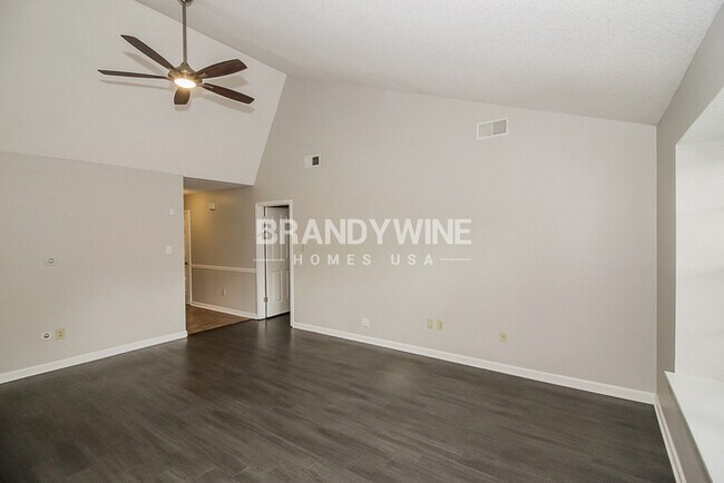 Building Photo - 1.5 MONTHS FREE!!