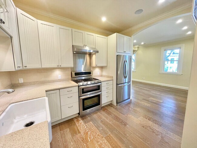 Building Photo - 2 Level Remodeled Prime Potrero Hill!  Top...