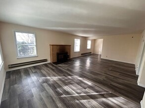 Building Photo - 750 W Cliff Dr