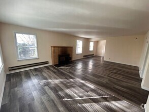 Building Photo - 750 W Cliff Dr