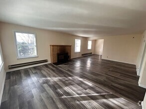 Building Photo - 750 W Cliff Dr