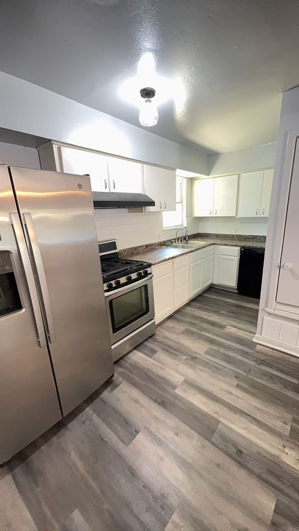 Building Photo - Remodeled 3-bedroom!  Housing accepted!