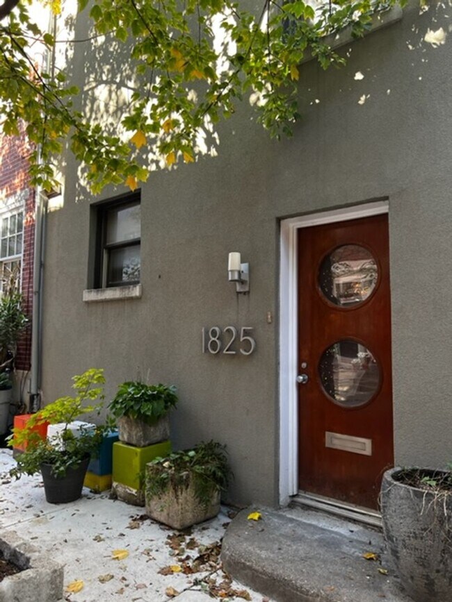 Foto del edificio - Cozy 3 bedroom townhome on Philadelphia's most magical street