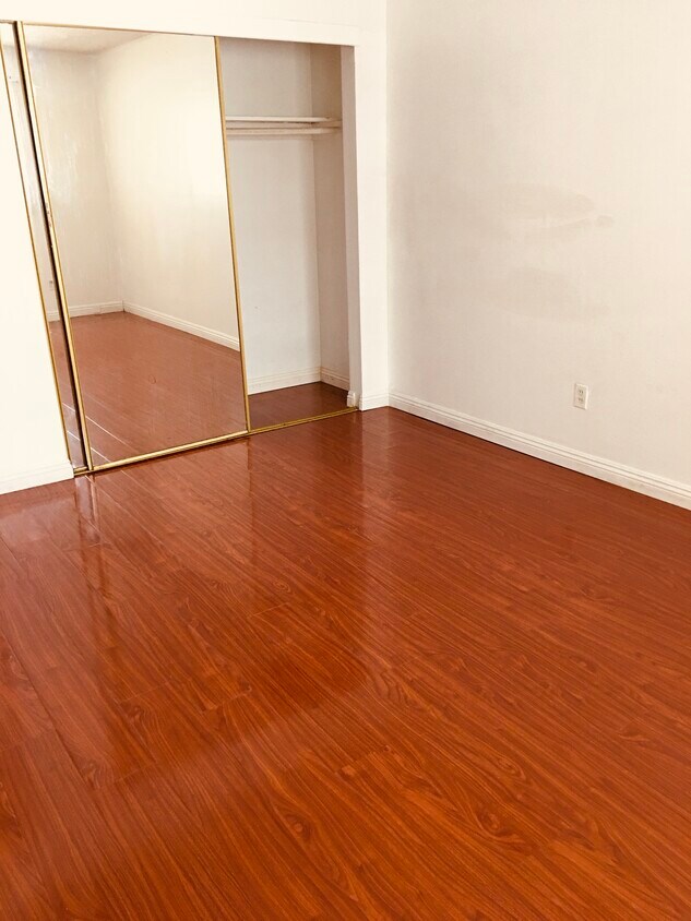 Foto principal - 15690 Brookhurst St