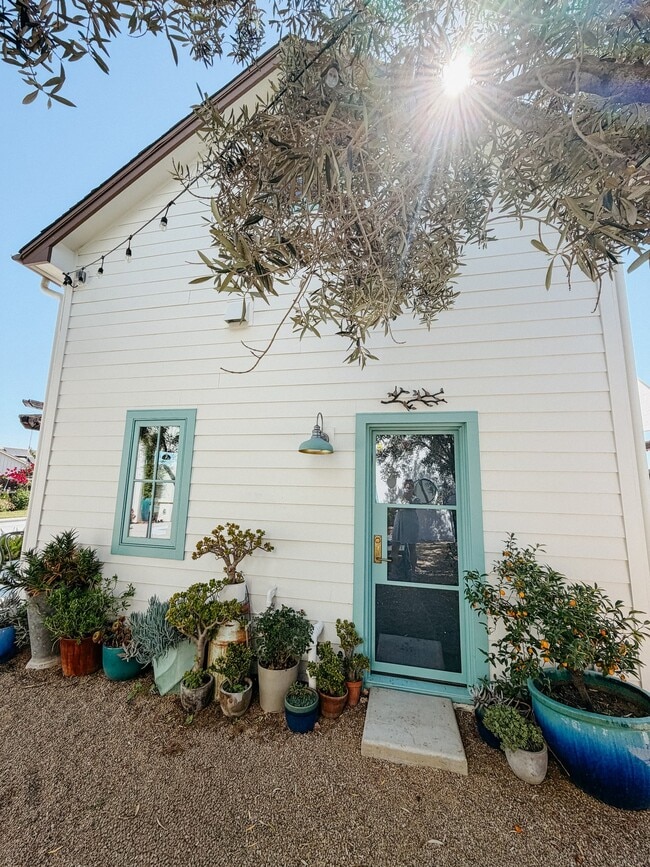 Building Photo - 2227 Somerset Cir