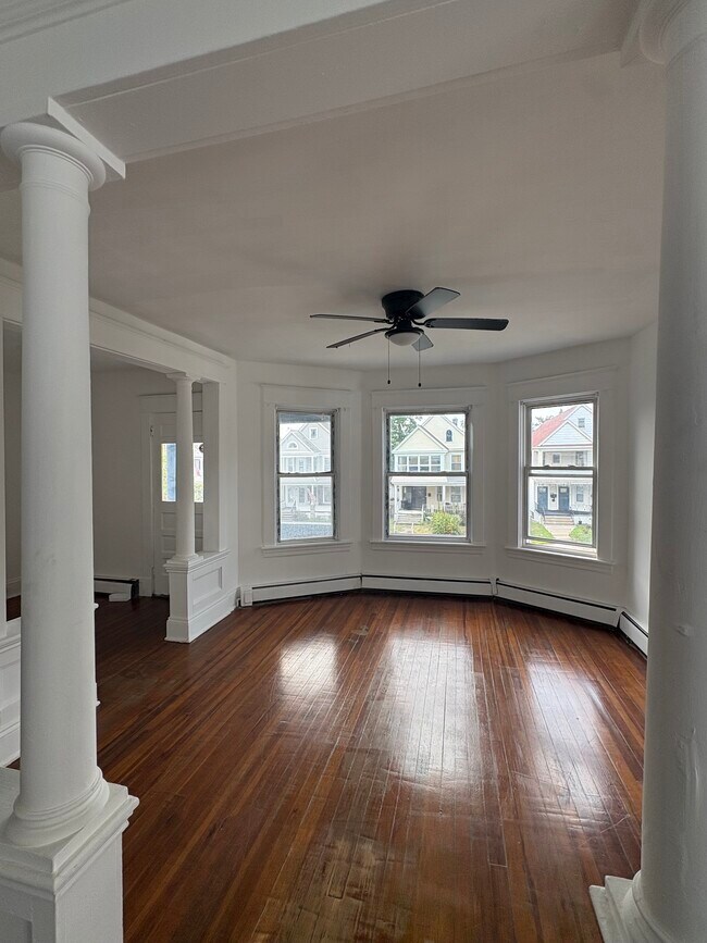 Foto del edificio - 826 Hampton Ave