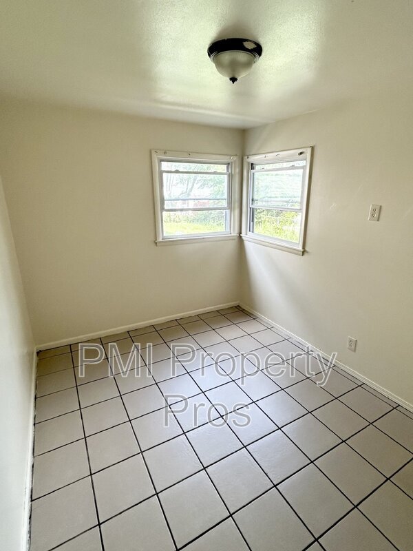 Foto del edificio - 5110 N 84th St