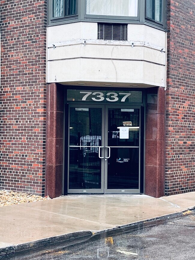 Foto del edificio - 7337 S South Shore Dr