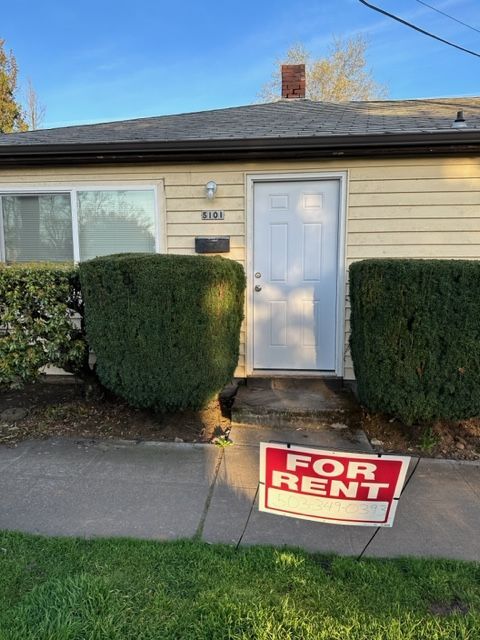 Fron Door - 5101 NE 42nd Ave