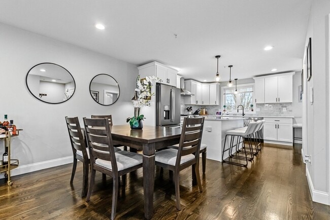 Building Photo - 2 Winston St