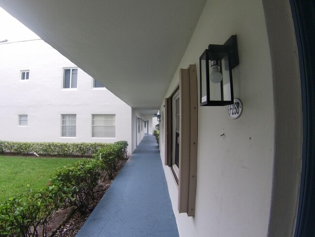 Foto del edificio - 258 Normandy F