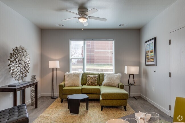 1BR, 1BA - 680SF - The Emerson