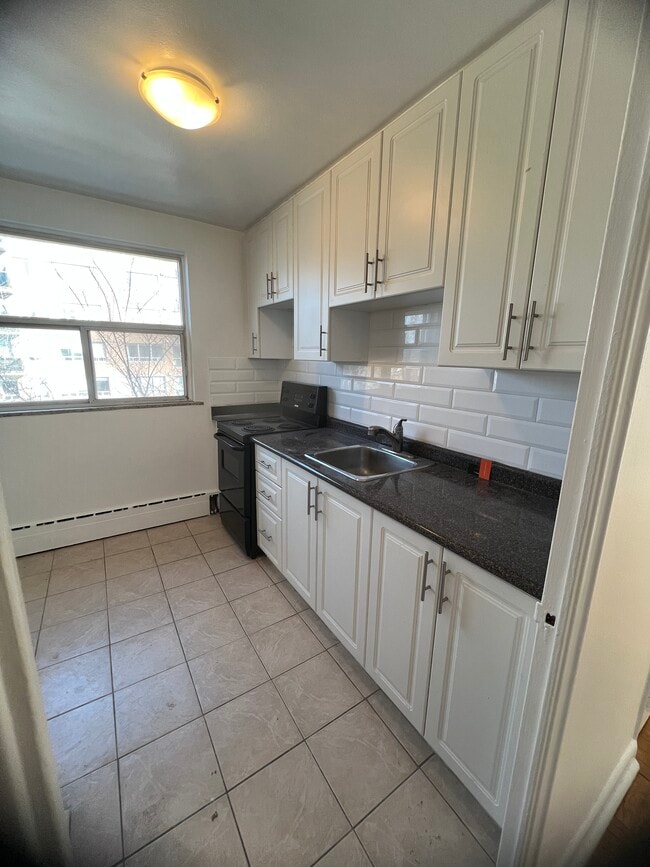 Building Photo - 7 Glazebrook Ave