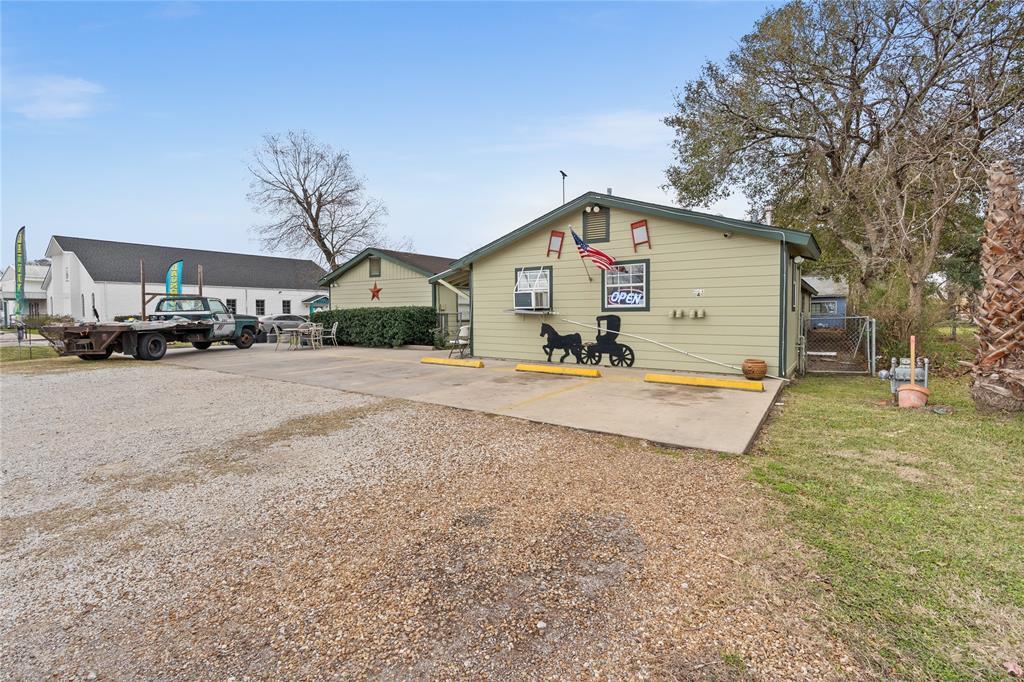 Primary Photo - 2200 Peach Ave