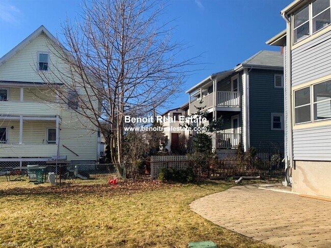 Foto del edificio - 3 br, 2 bath Apartment - 1 Matignon Rd # 18