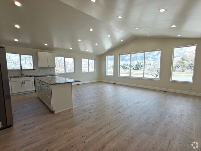 Building Photo - 6662 S Highland Dr