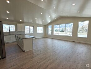 Building Photo - 6662 S Highland Dr