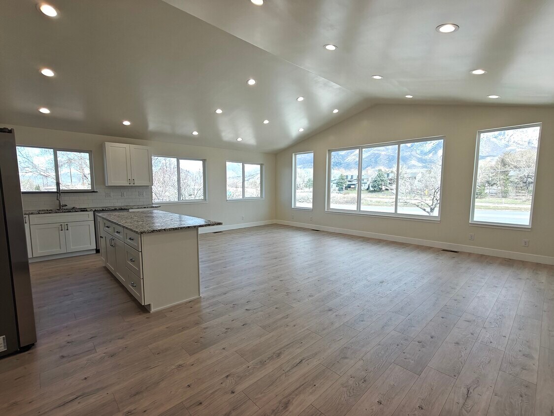Main Room - 6662 S Highland Dr