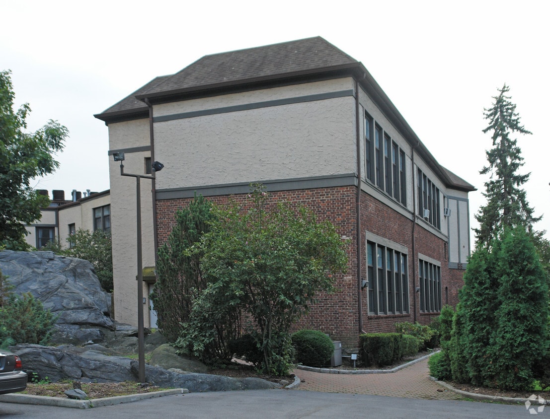 55 W Hartsdale Ave, Hartsdale, NY 10530 Apartments in Hartsdale, NY