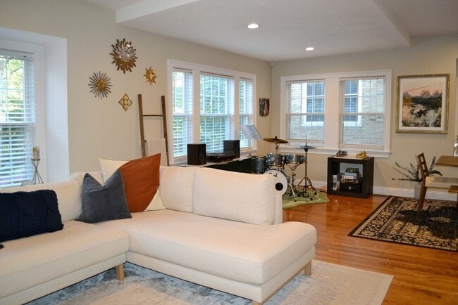 Foto del edificio - 42 Robinwood Ave