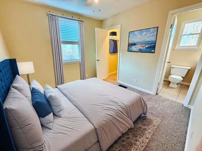 Foto del edificio - 3 Bed 2 Bath with Amenities in Hermitage for $1675/mo!