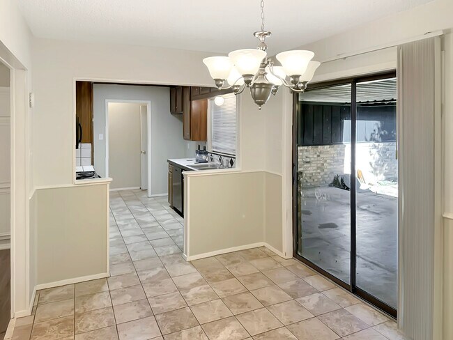 Foto del edificio - 1524 Timber Creek Dr