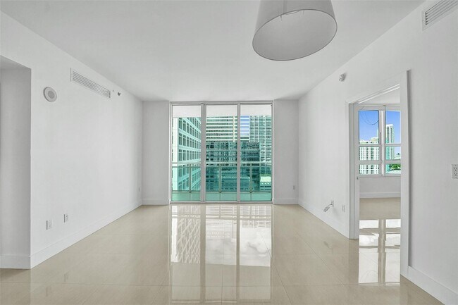 Building Photo - 950 Brickell Bay Dr