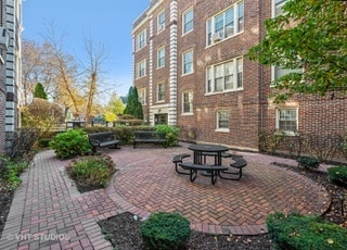 Building Photo - 433 N Lombard Ave