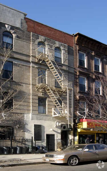 Primary Photo - 392 Tompkins Ave