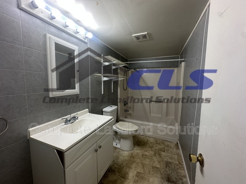 Building Photo - 626 E Curry Dr