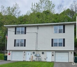 Building Photo - 290 Duer St