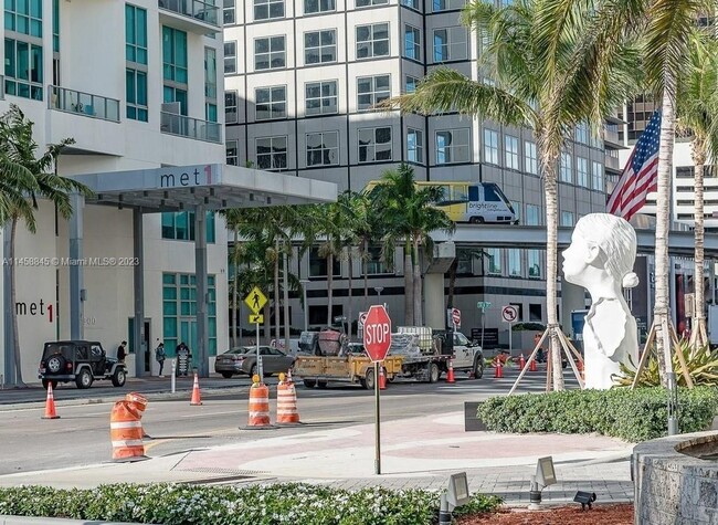 Foto del edificio - 300 S Biscayne Blvd