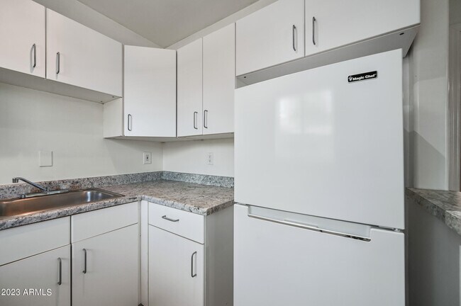 Foto del edificio - 841 N 6th Ave