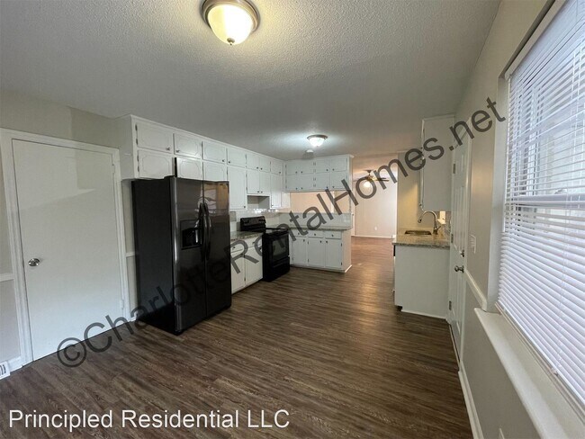 Building Photo - 3 br, 2 bath House - 4410 Tantilla Cir
