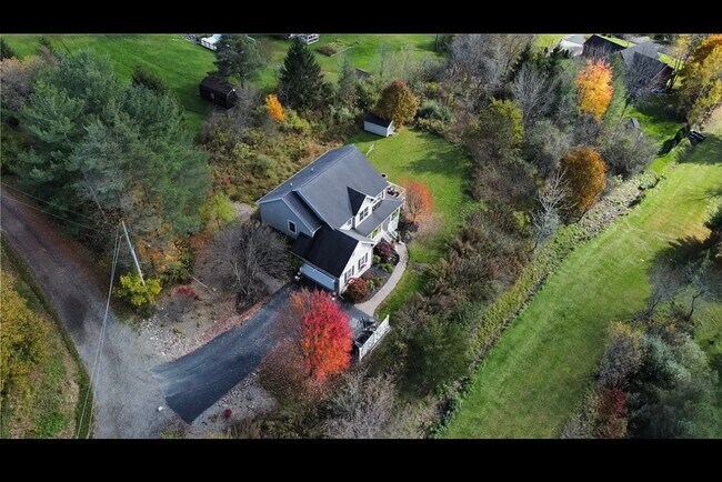 Building Photo - 1486 Laurel Ln