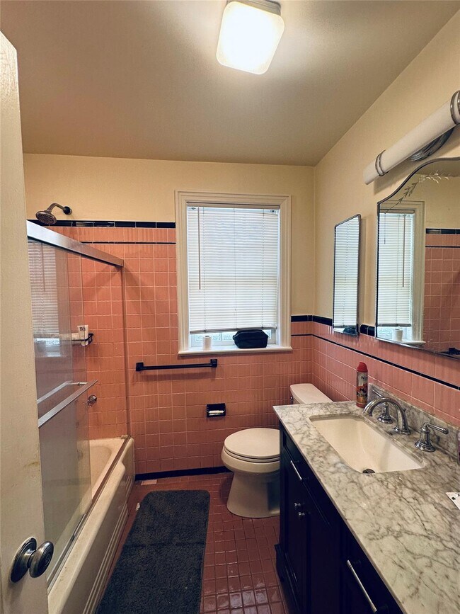 Foto del edificio - 281 E 241st St