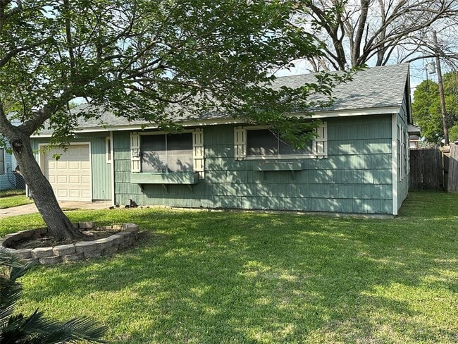Building Photo - 3307 Hays St