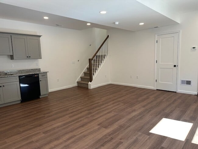 Building Photo - 476 Gravel Hill Rd