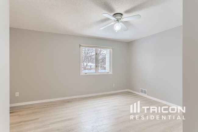 Building Photo - 13450 Wellington Ct