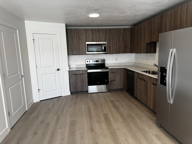 Foto del edificio - 2172 Sawmill Blvd