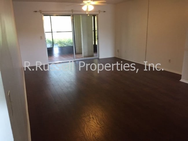 Building Photo - 517 E San Sebastian Ct