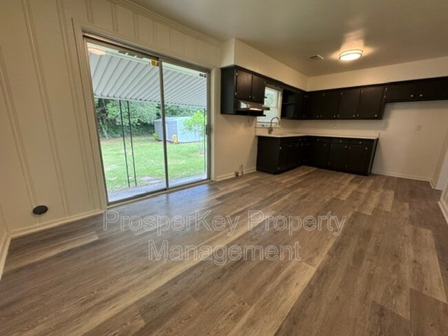 Building Photo - 2241 Japonica Dr