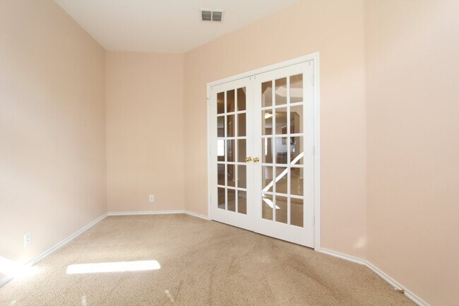 Building Photo - 2143 Shoreham