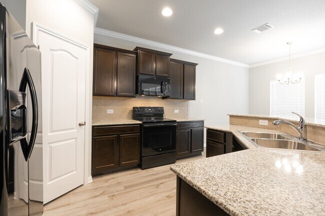 Building Photo - 3 Bedroom, 2 Bathroom, Wyndham Corner Lot
